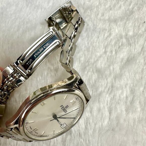 Fendi women’s silver watch 210G Good Pre-Owned - Picture 11 of 13